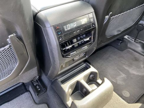Used 2023 Jeep Grand Cherokee L Limited AWD/4WD image 12