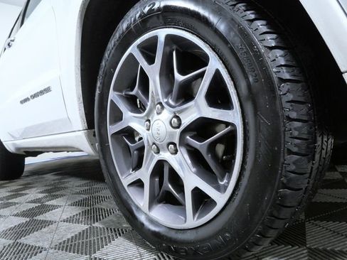 Used 2021 Jeep Grand Cherokee Overland image 2