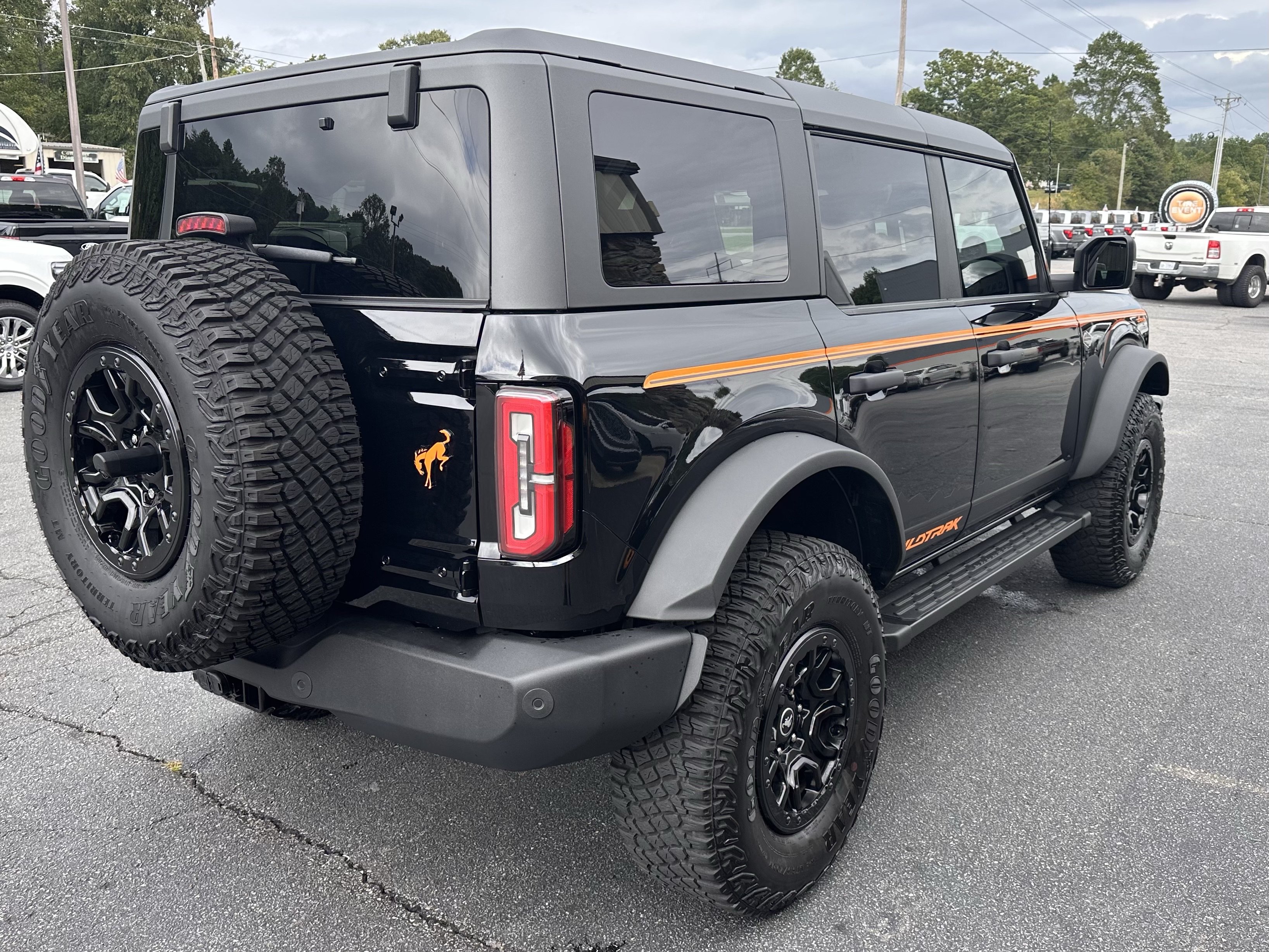 Certified 2024 Ford Bronco Wildtrak AWD/4WD image 6