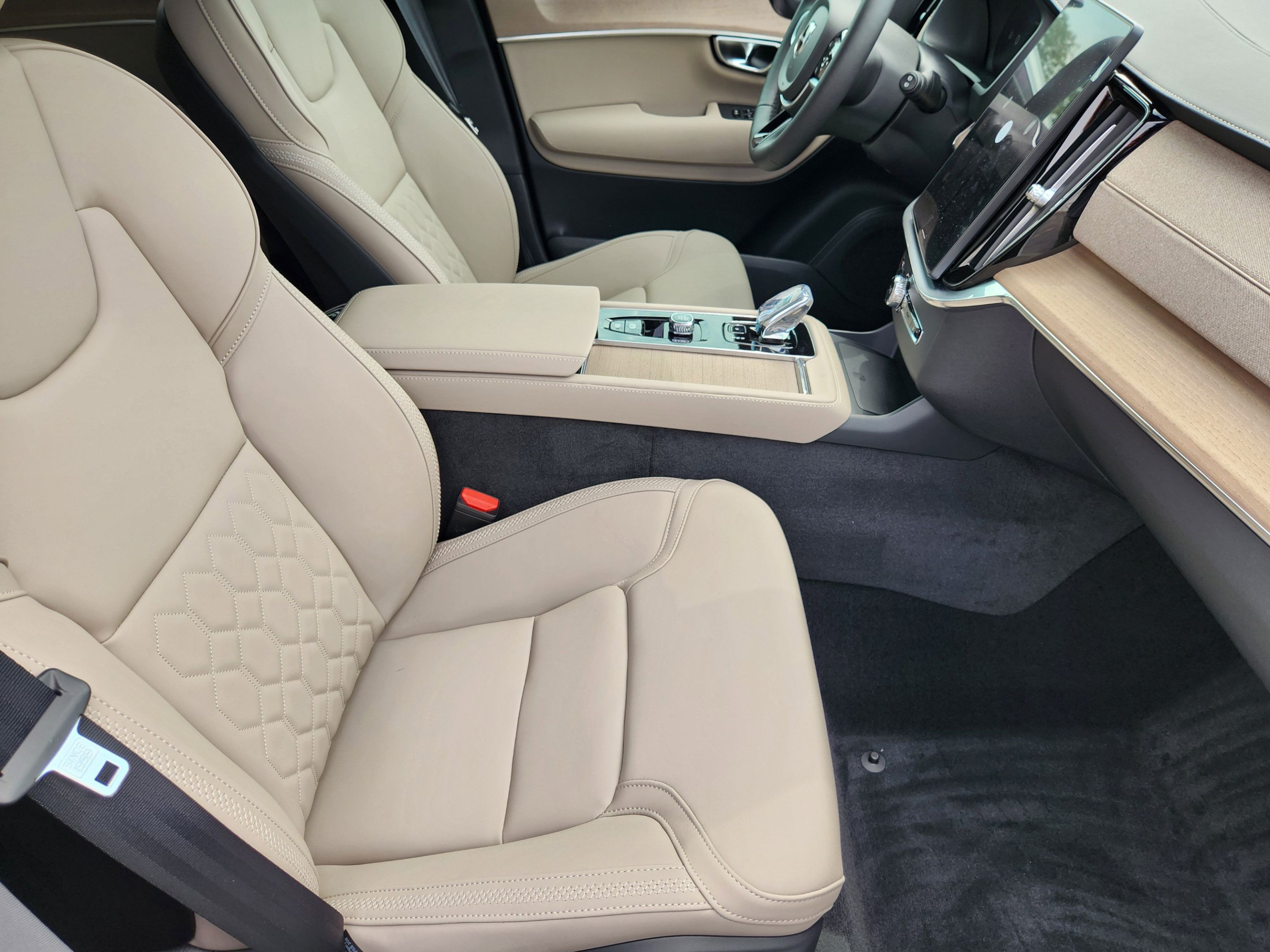 Used 2026 Volvo XC90 B6 Plus w/ Protection Package Premier AWD/4WD image 12