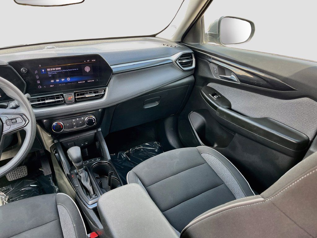 Used 2024 Chevrolet TrailBlazer LT w/ Driver Confidence Package FWD image 21