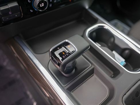 Used 2025 Chevrolet Silverado 1500 LT RWD image 25