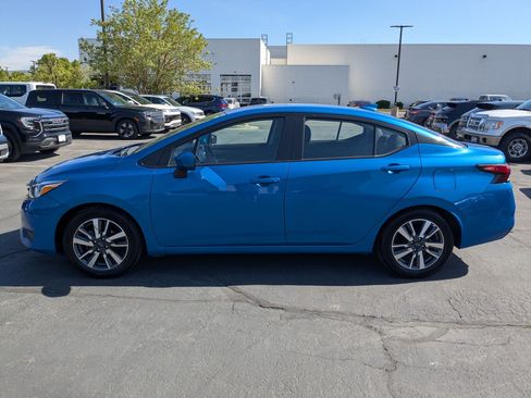 Used 2023 Nissan Versa SV FWD image 9