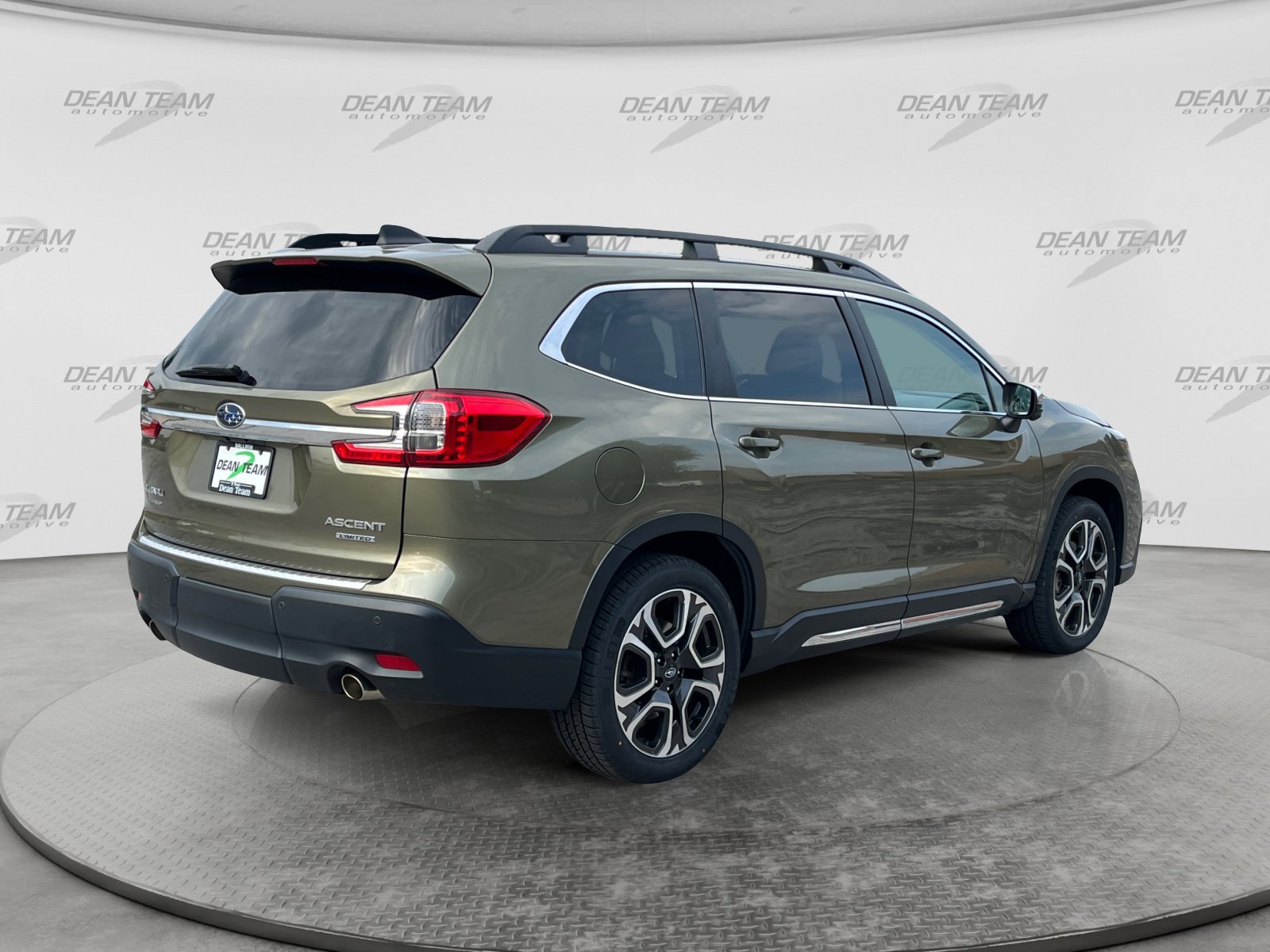 Used 2023 Subaru Ascent Limited w/ Technology Package AWD/4WD image 8
