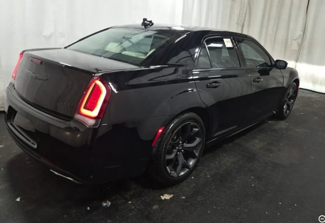 Used 2022 Chrysler 300 Touring L w/ Popular Equipment Group RWD image 3