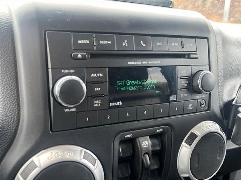 Used 2012 Jeep Wrangler Unlimited Sahara w/ Connectivity Group image 12