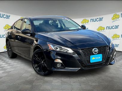 Used 2022 Nissan Altima 2.5 SR w/ Midnight Edition Package
