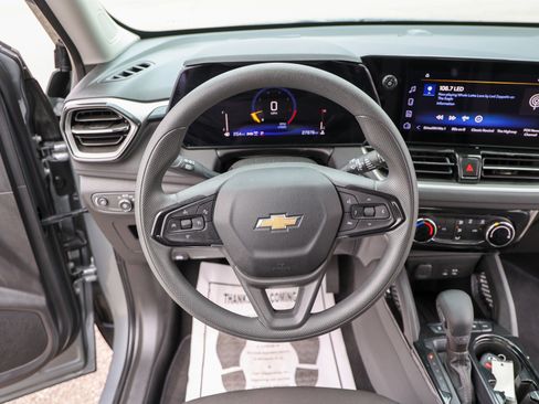 Used 2025 Chevrolet TrailBlazer LT AWD/4WD image 33