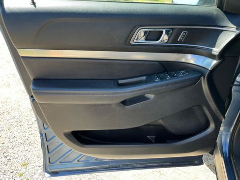 Used 2018 Ford Explorer XLT w/ Equipment Group 201A AWD/4WD image 11