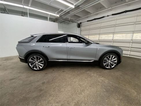 Certified 2024 Cadillac Lyriq Luxury image 7