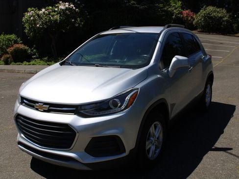 Used 2019 Chevrolet Trax LT w/ LT Convenience Package AWD/4WD image 1