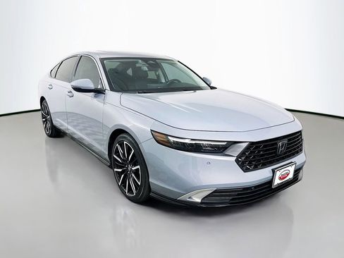 Used 2023 Honda Accord Touring image 3