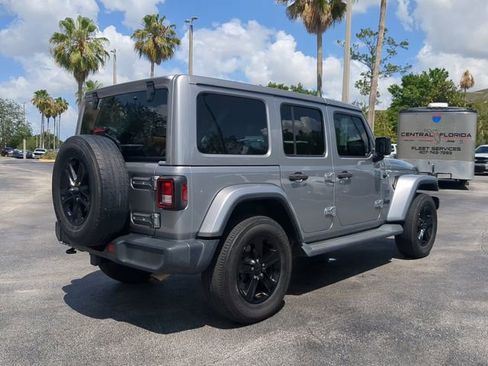 Used 2019 Jeep Wrangler Unlimited Sahara AWD/4WD image 5