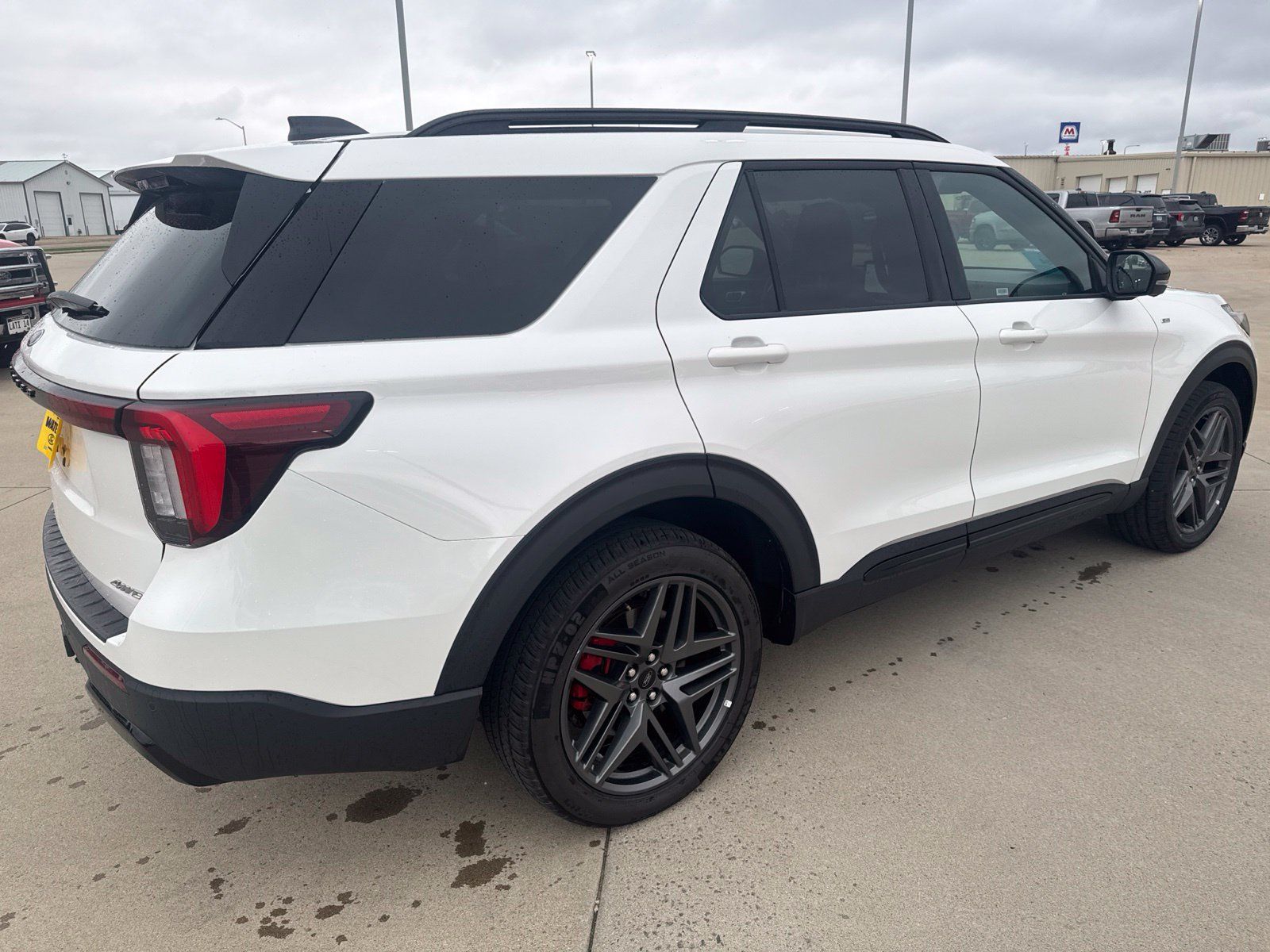 Used 2025 Ford Explorer ST-Line w/ ST-Line Street Pack AWD/4WD image 7