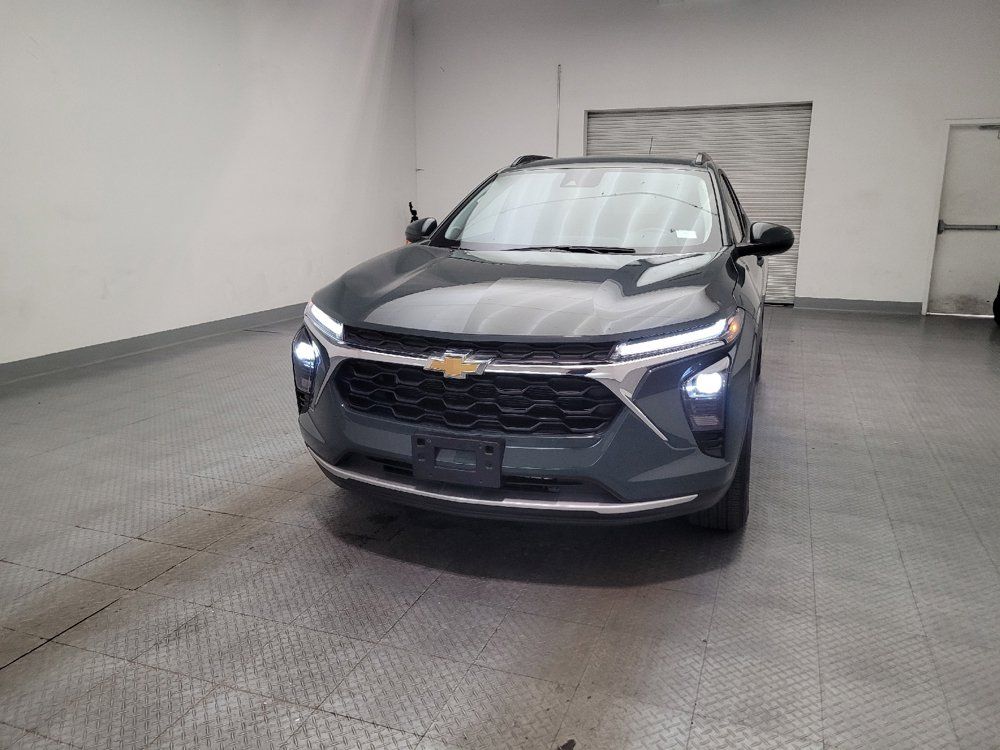 Used 2025 Chevrolet Trax LT w/ LT Convenience Package FWD image 15