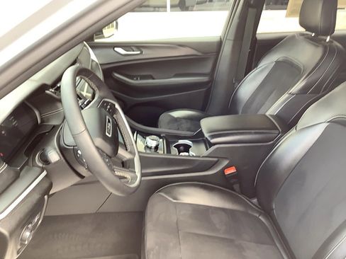 Certified 2024 Jeep Grand Cherokee L Laredo image 10