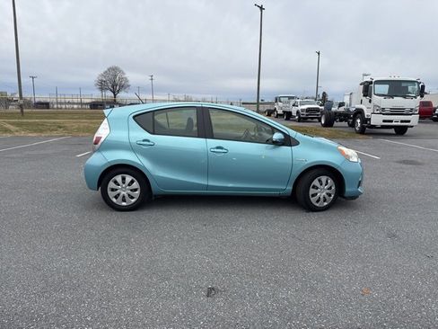 Used 2014 Toyota Prius C Two image 4