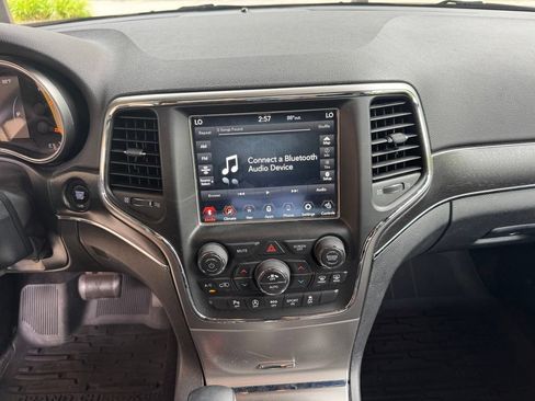 Used 2018 Jeep Grand Cherokee Limited AWD/4WD image 17