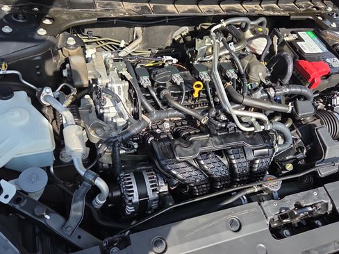 Used 2024 Nissan Altima 2.5 SV FWD image 17