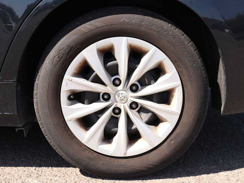 Used 2015 Toyota Camry LE FWD image 9