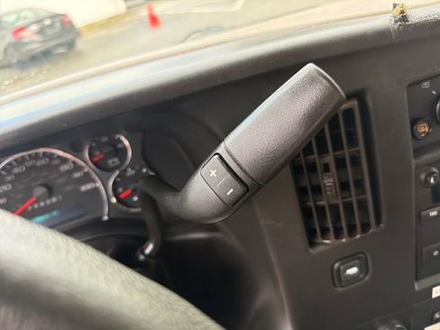 Used 2017 Chevrolet Express 2500 image 22