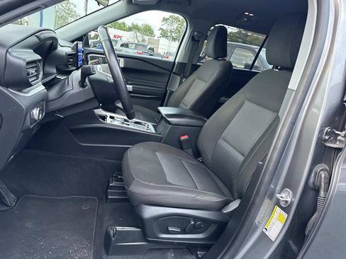 Used 2022 Ford Explorer XLT image 30