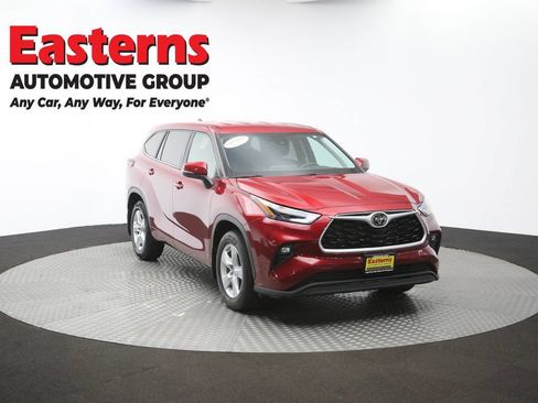 Used 2023 Toyota Highlander LE AWD/4WD image 51