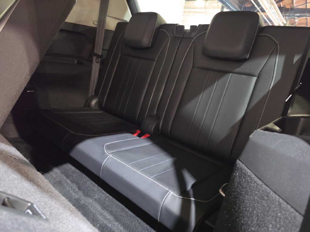 Used 2024 Volkswagen Tiguan SE FWD image 24