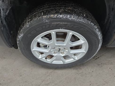 Used 2023 Jeep Renegade Latitude image 9