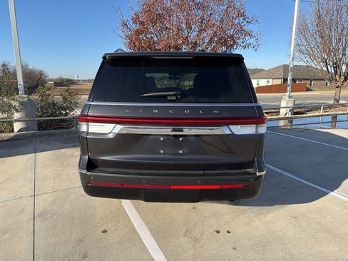 Used 2023 Lincoln Navigator Reserve image 4