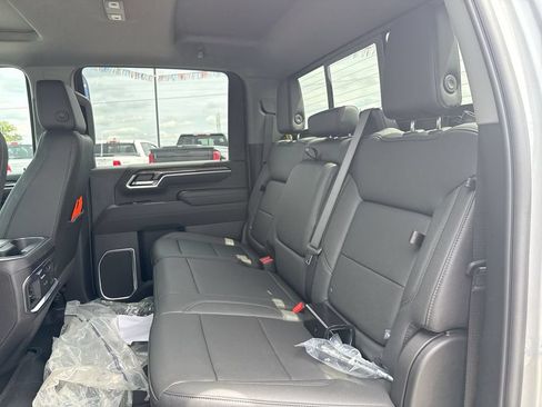 Used 2026 Chevrolet Silverado 2500 LTZ w/ LTZ Convenience Package AWD/4WD image 19