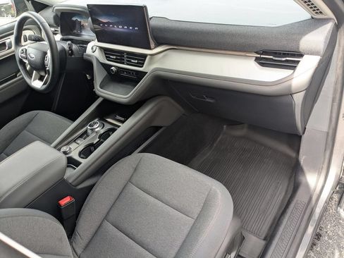 Used 2025 Ford Explorer Active AWD/4WD image 23