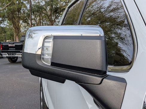 New 2026 GMC Sierra 1500 SLT w/ SLT Premium Plus Package AWD/4WD image 11