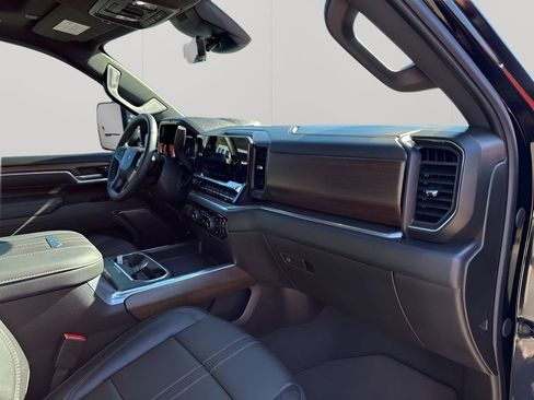 Used 2025 Chevrolet Silverado 2500 High Country w/ High Country Premium Package image 14