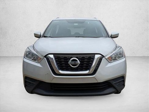 Used 2018 Nissan Kicks SV image 2