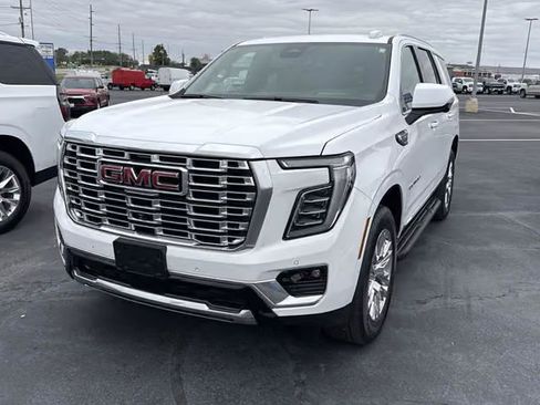 Used 2025 GMC Yukon Denali AWD/4WD image 6