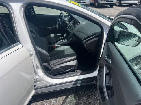 Used 2014 Ford Focus Titanium FWD image 9