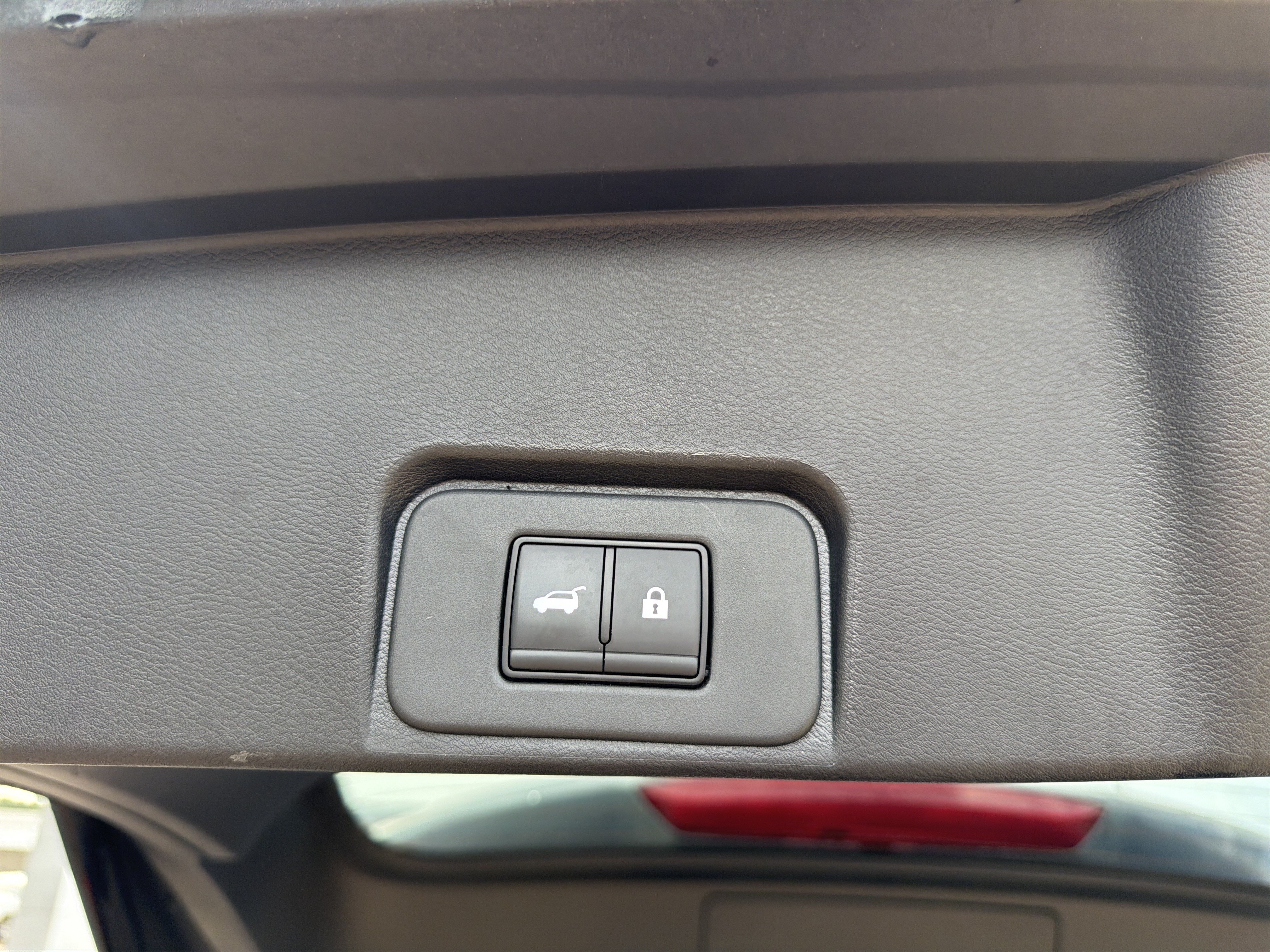 Used 2025 Nissan Rogue SV AWD/4WD image 23