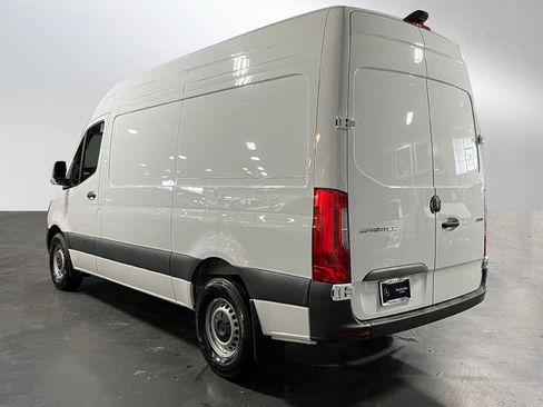 Used 2025 Mercedes-Benz Sprinter 2500 image 5