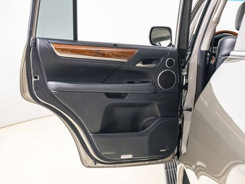 Used 2020 Lexus LX 570 4WD w/ Luxury Package image 20