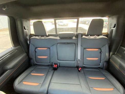 Used 2025 GMC Sierra 2500 AT4 w/ Technology Package AWD/4WD image 13