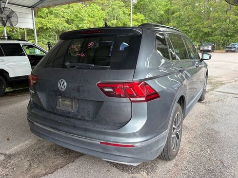 Used 2021 Volkswagen Tiguan SE w/ Panoramic Sunroof Package FWD image 5