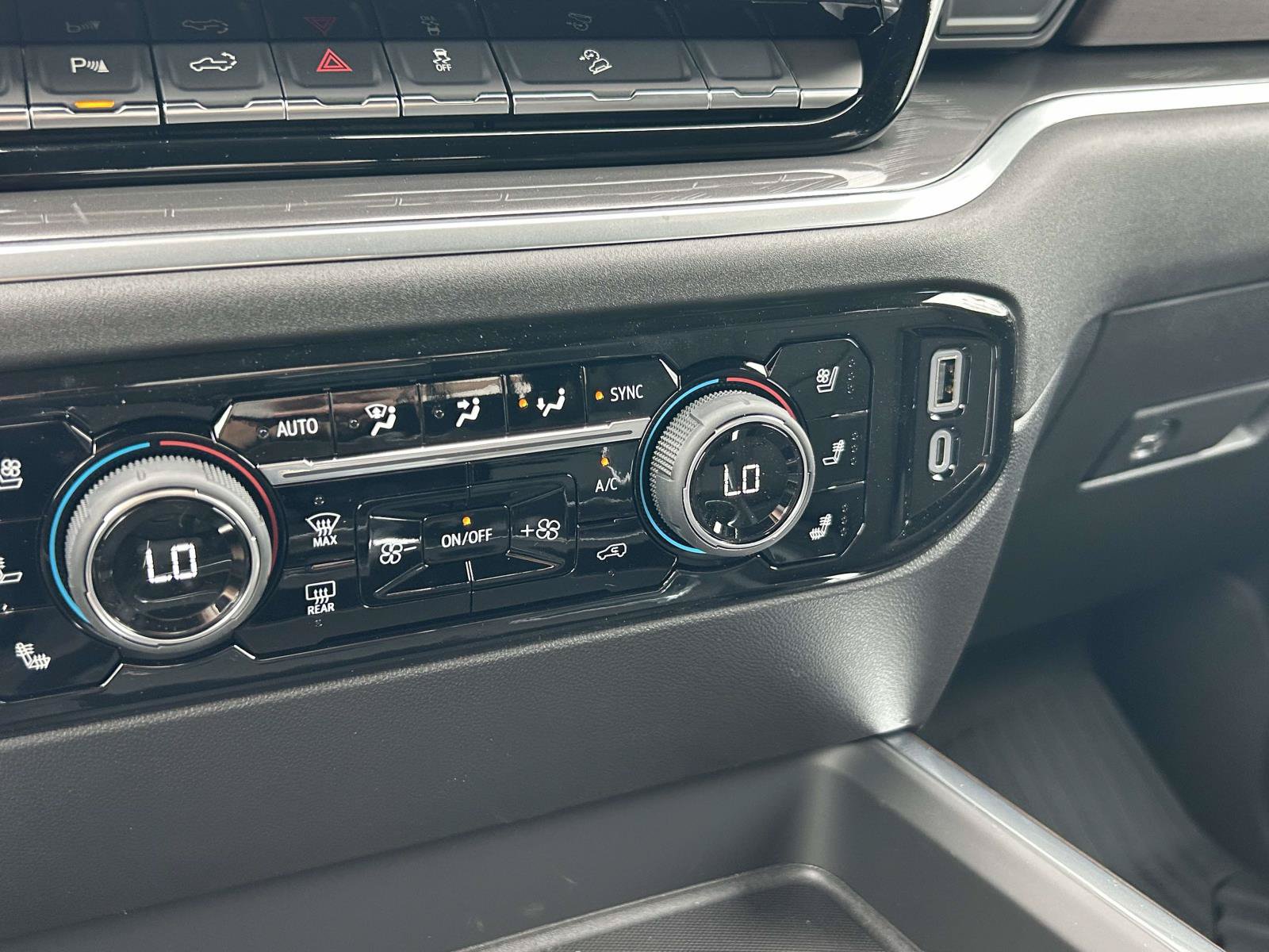 New 2026 Chevrolet Silverado 2500 High Country w/ High Country Premium Package AWD/4WD image 25