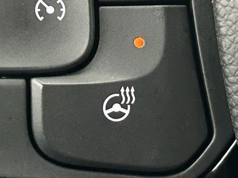 Used 2023 Buick Enclave Essence w/ Sport Touring Edition image 7