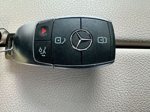 Used 2025 Mercedes-Benz GLB 250 image 28