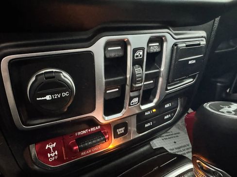 Used 2018 Jeep Wrangler Unlimited Rubicon image 30