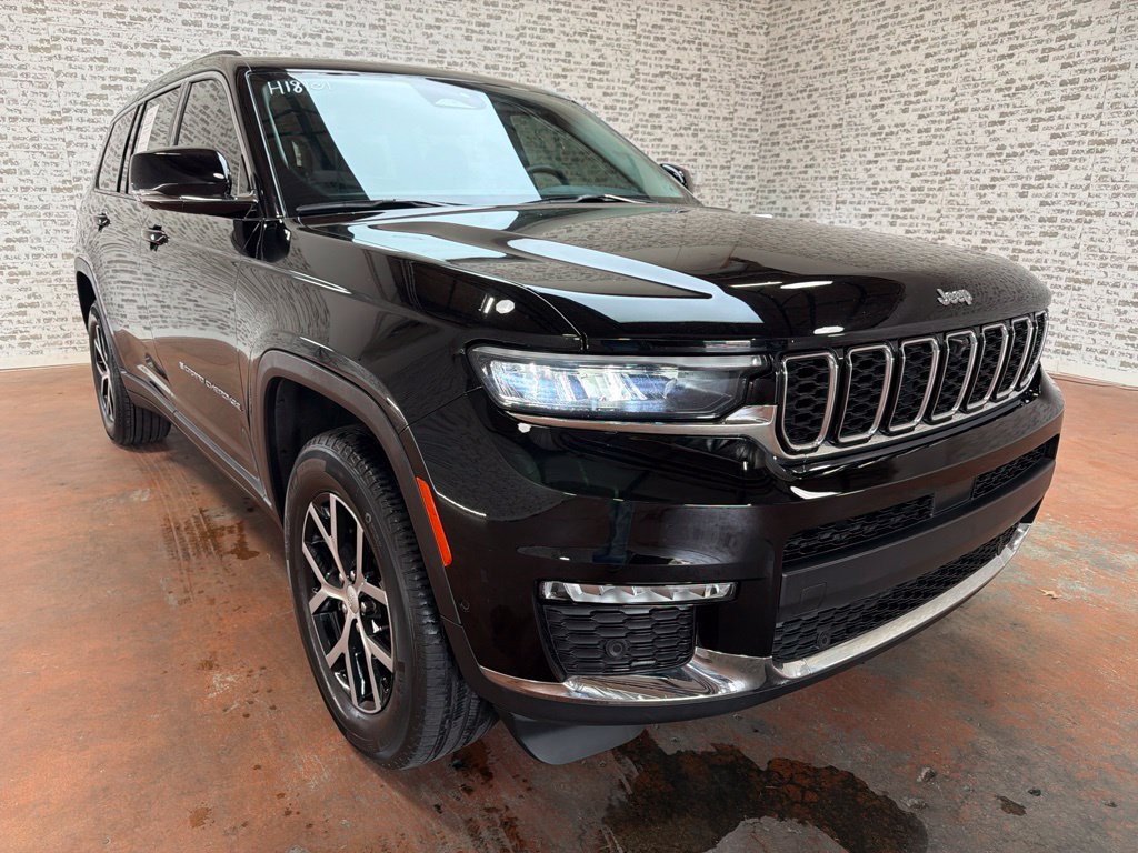 Used 2023 Jeep Grand Cherokee L Limited w/ Luxury Tech Group II AWD/4WD image 9