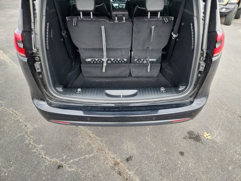 New 2026 Chrysler Pacifica Limited w/ S Appearance Package image 16