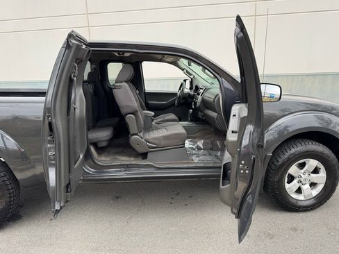 Used 2012 Nissan Frontier SV image 17
