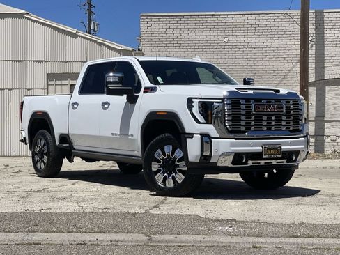 New 2026 GMC Sierra 2500 Denali w/ Denali Reserve Package AWD/4WD image 1